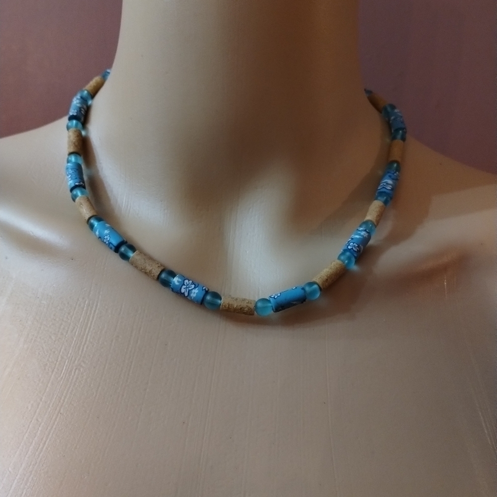 Women's blue floral bead necklace